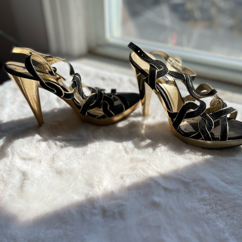 Rare Zara strappy sandal size 10/41 in black and gold
